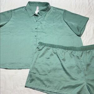 Green Crinkle Loungewear Set | Button-Down Short Sleeve Top & Shorts 4X NWT